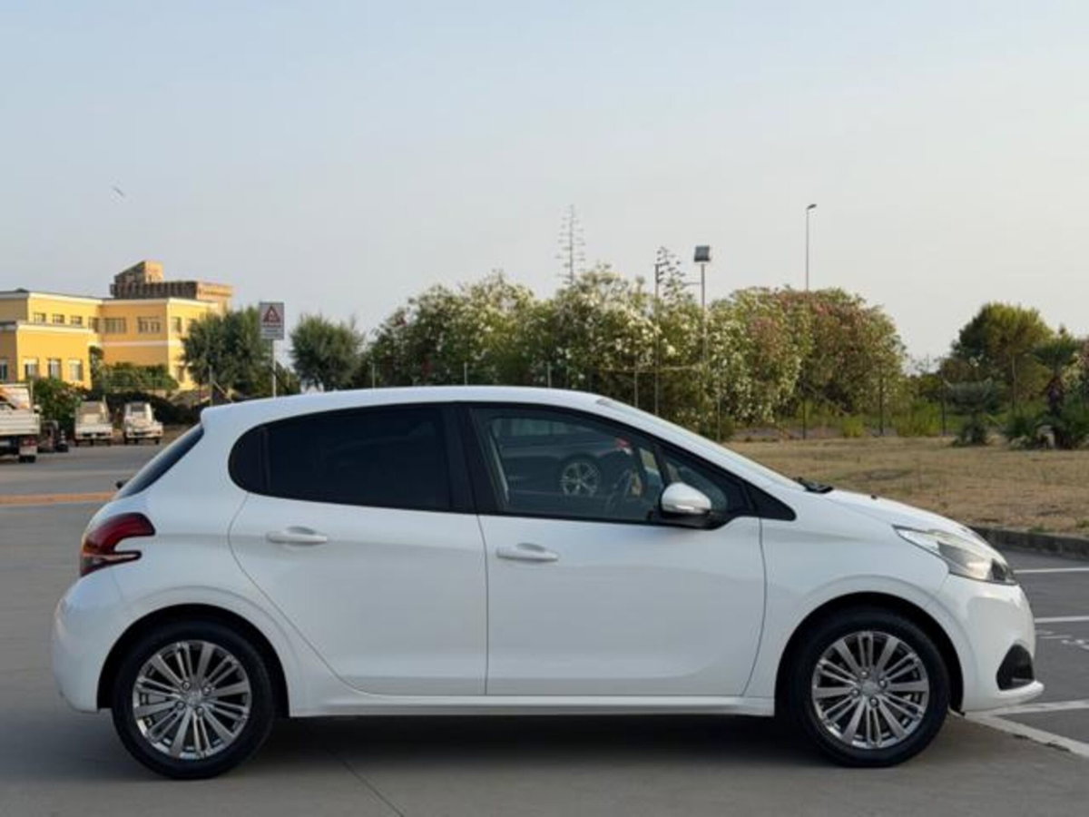 Peugeot 208 82 5 porte Allure (5)