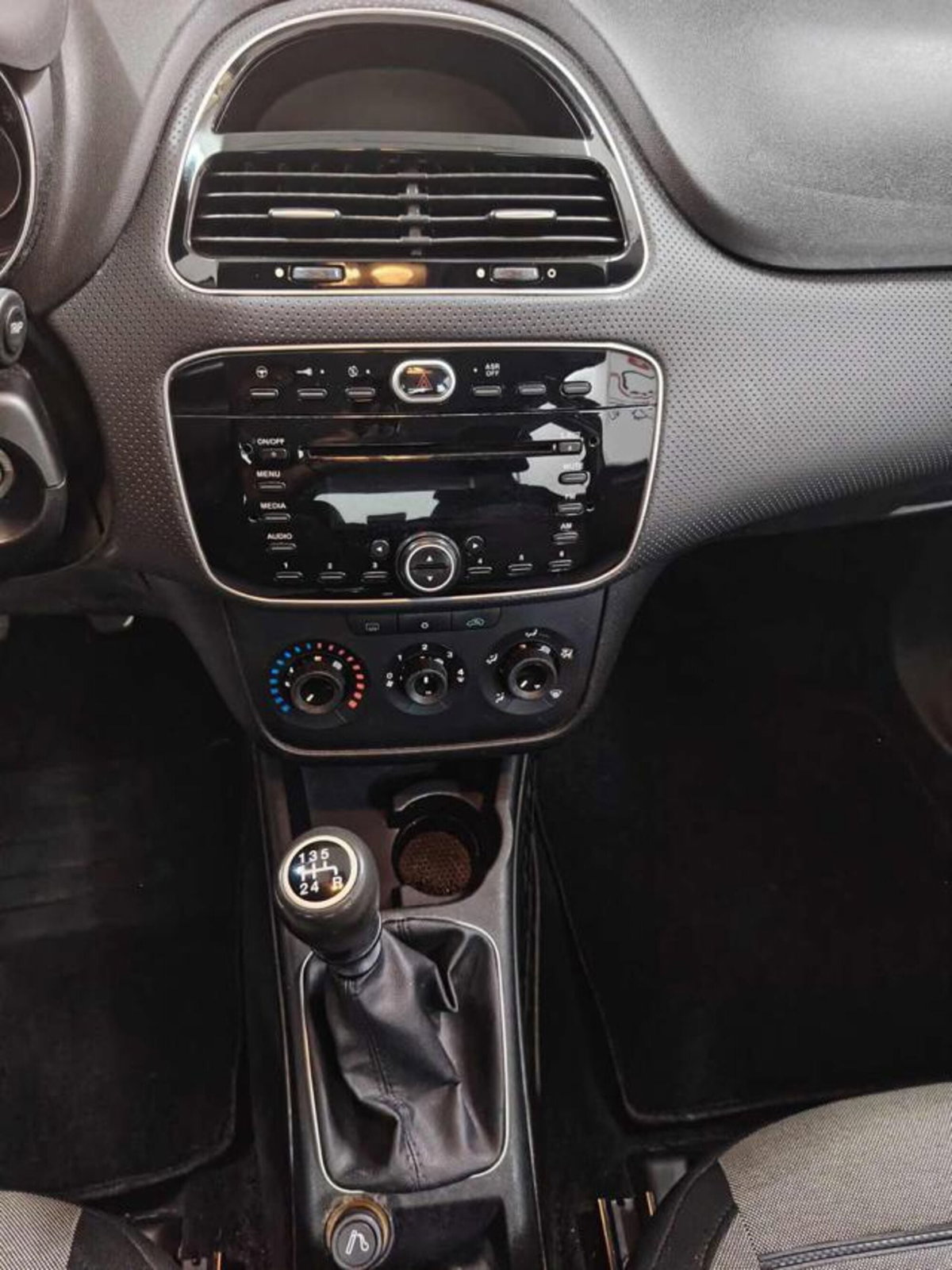 Fiat Punto Evo 1.4 5 porte Dynamic (8)