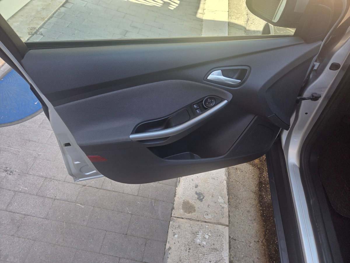 Ford Focus 1.6 TDCi 115 CV Titanium (11)
