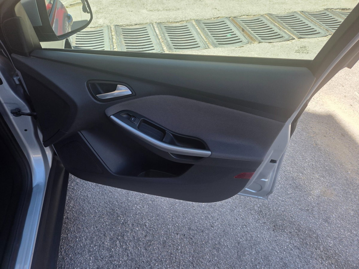 Ford Focus 1.6 TDCi 115 CV Titanium (14)