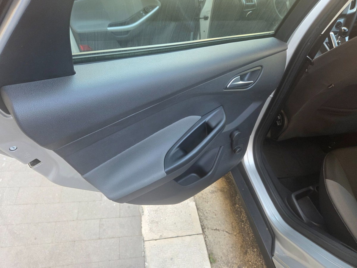 Ford Focus 1.6 TDCi 115 CV Titanium (16)