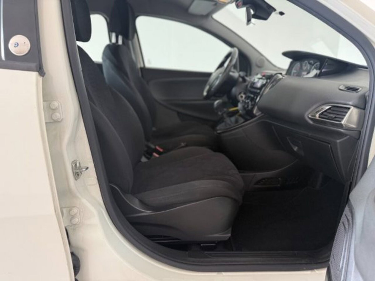 Lancia Ypsilon 1.2 69 CV 5 porte GPL Ecochic Gold (17)
