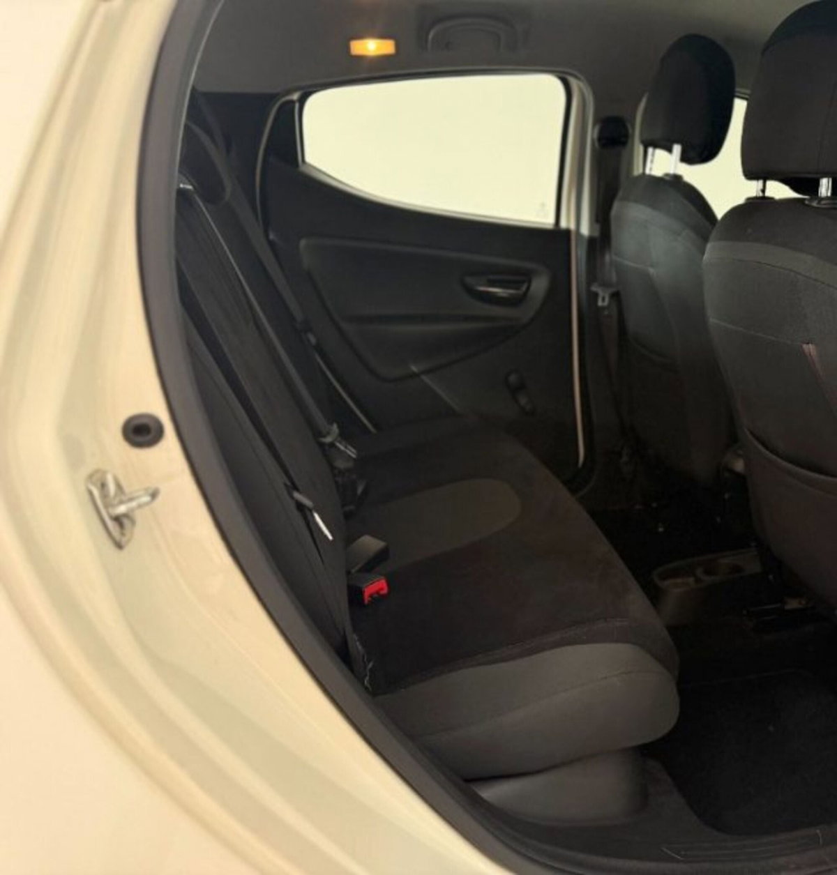 Lancia Ypsilon 1.2 69 CV 5 porte GPL Ecochic Gold (18)