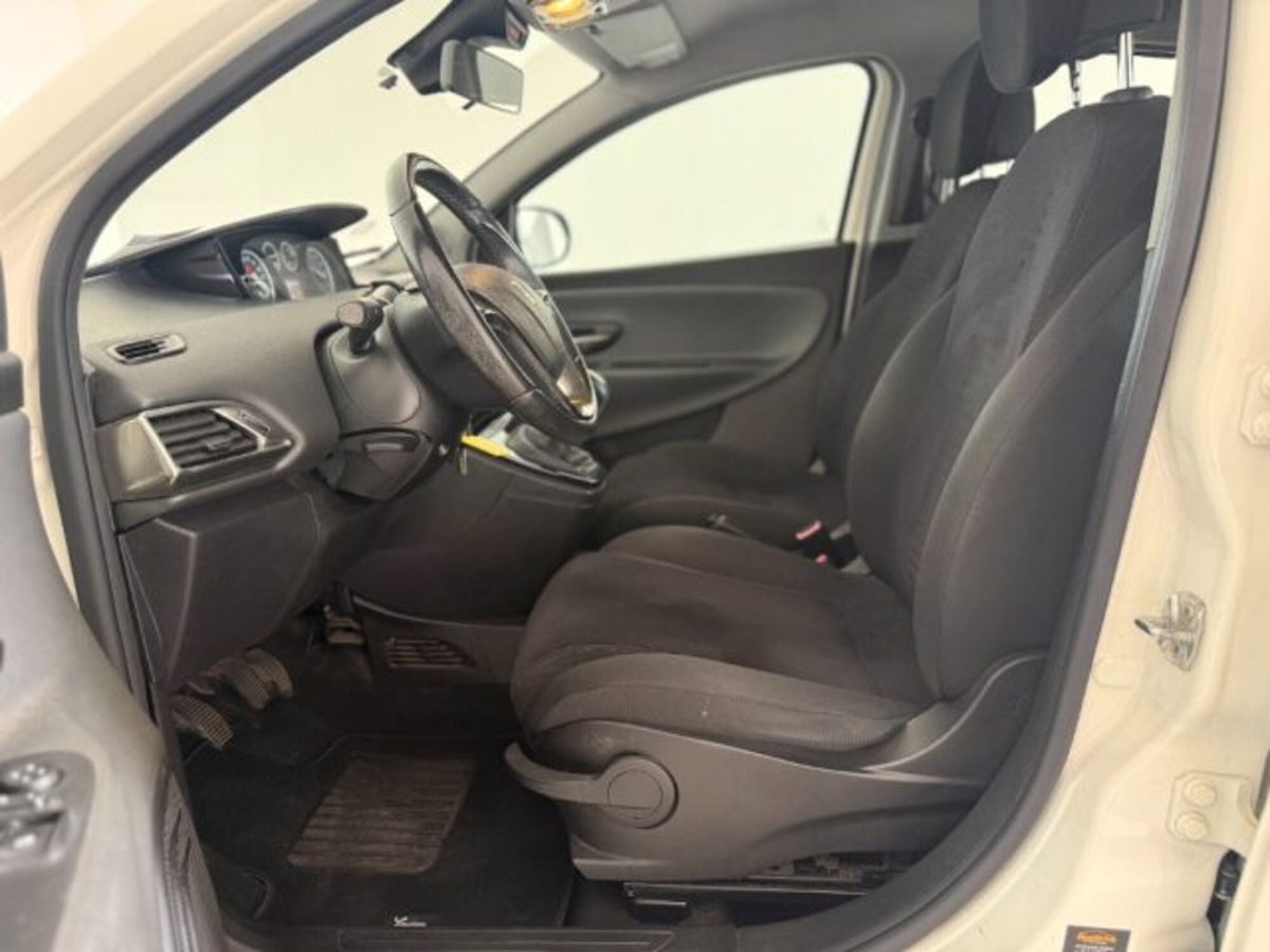 Lancia Ypsilon 1.2 69 CV 5 porte GPL Ecochic Gold (19)