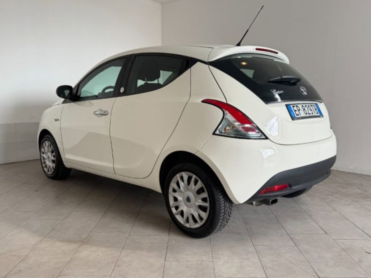 Lancia Ypsilon 1.2 69 CV 5 porte GPL Ecochic Gold (5)