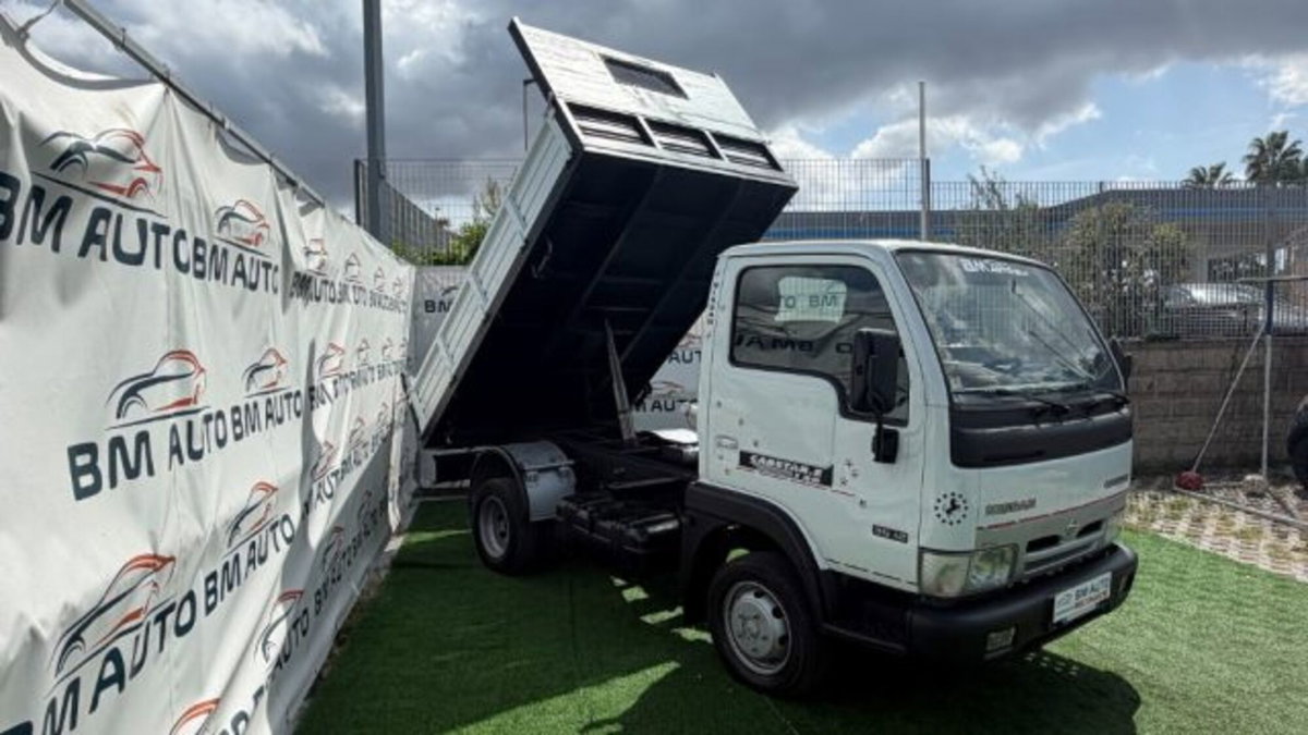 Nissan Cabstar 120.35 3.0 Tdi PM-RG-DC Cab. SL (2)
