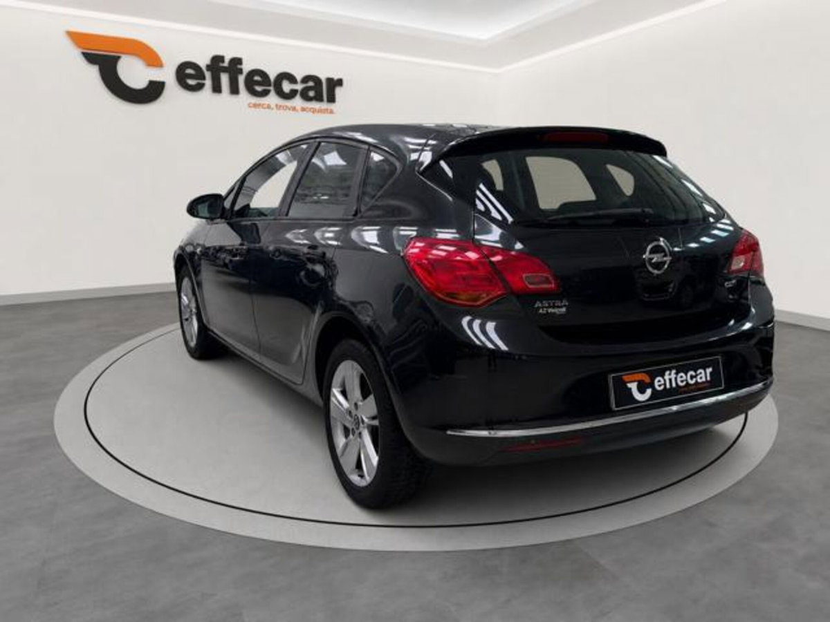 Opel Astra 1.7 CDTI 110CV 5 porte Cosmo (4)