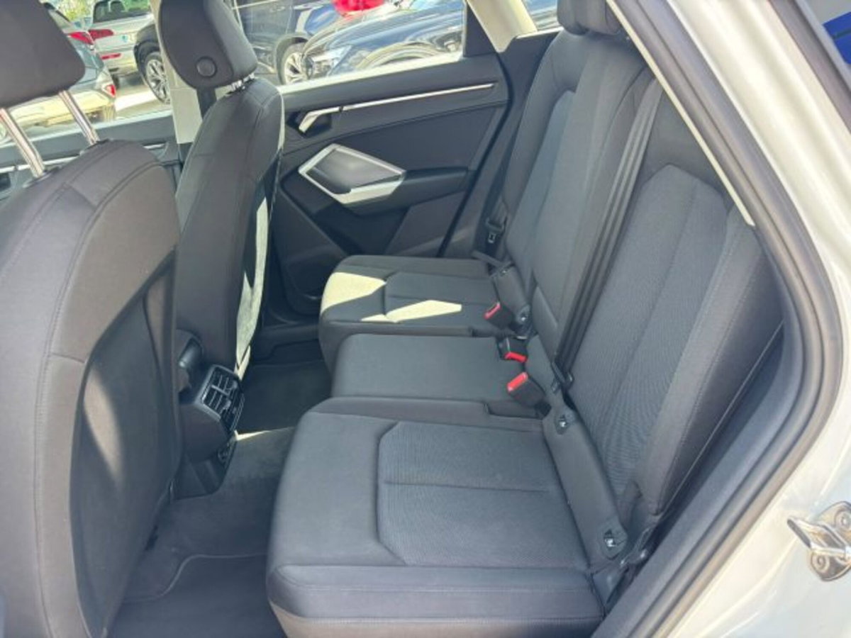 Audi Q3 35 TDI quattro S tronic Business (10)