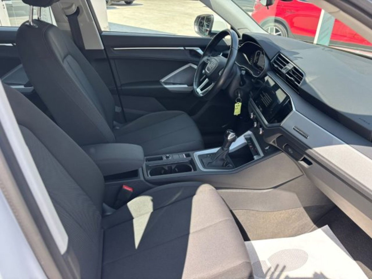 Audi Q3 35 TDI quattro S tronic Business (12)
