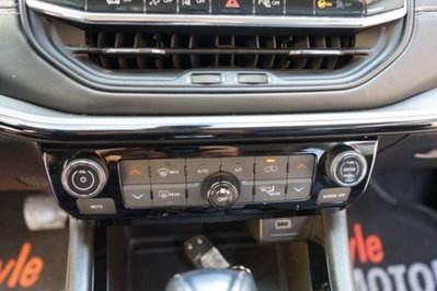 Jeep Compass 1.3 T4 240CV PHEV AT6 4xe S (13)