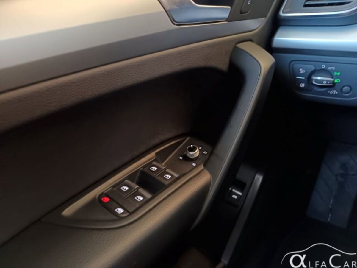 Audi Q5 50 TFSI e quattro S tronic Business Design (17)