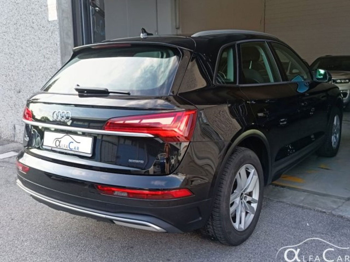 Audi Q5 50 TFSI e quattro S tronic Business Design (2)