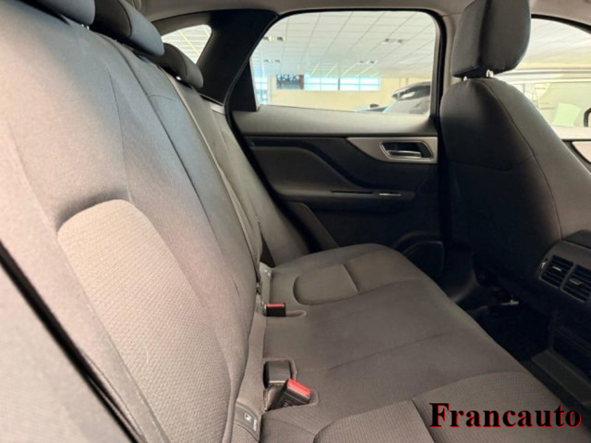 Jaguar F-Pace 2.0 D 180 CV aut. Portfolio (10)