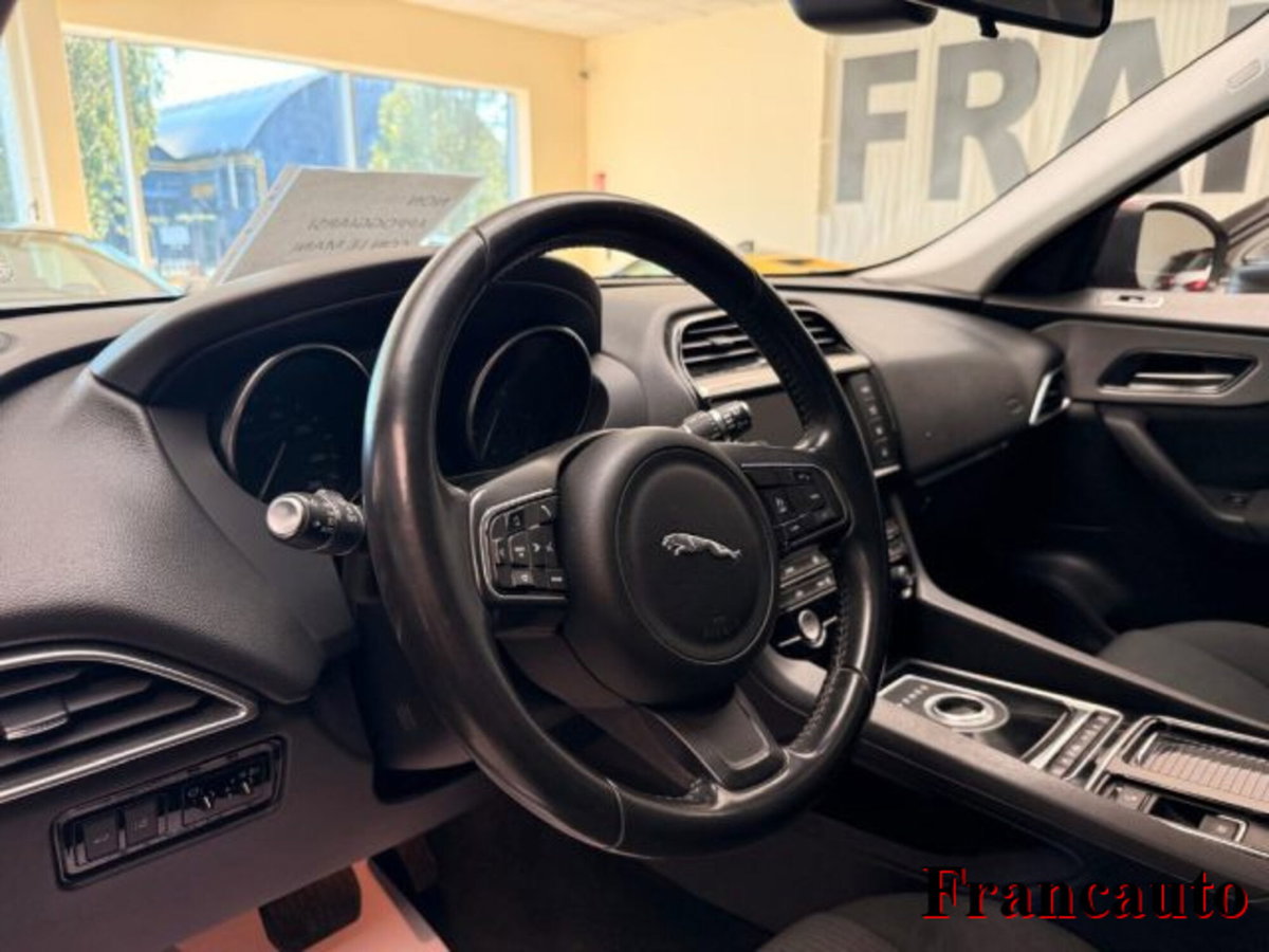 Jaguar F-Pace 2.0 D 180 CV aut. Portfolio (6)