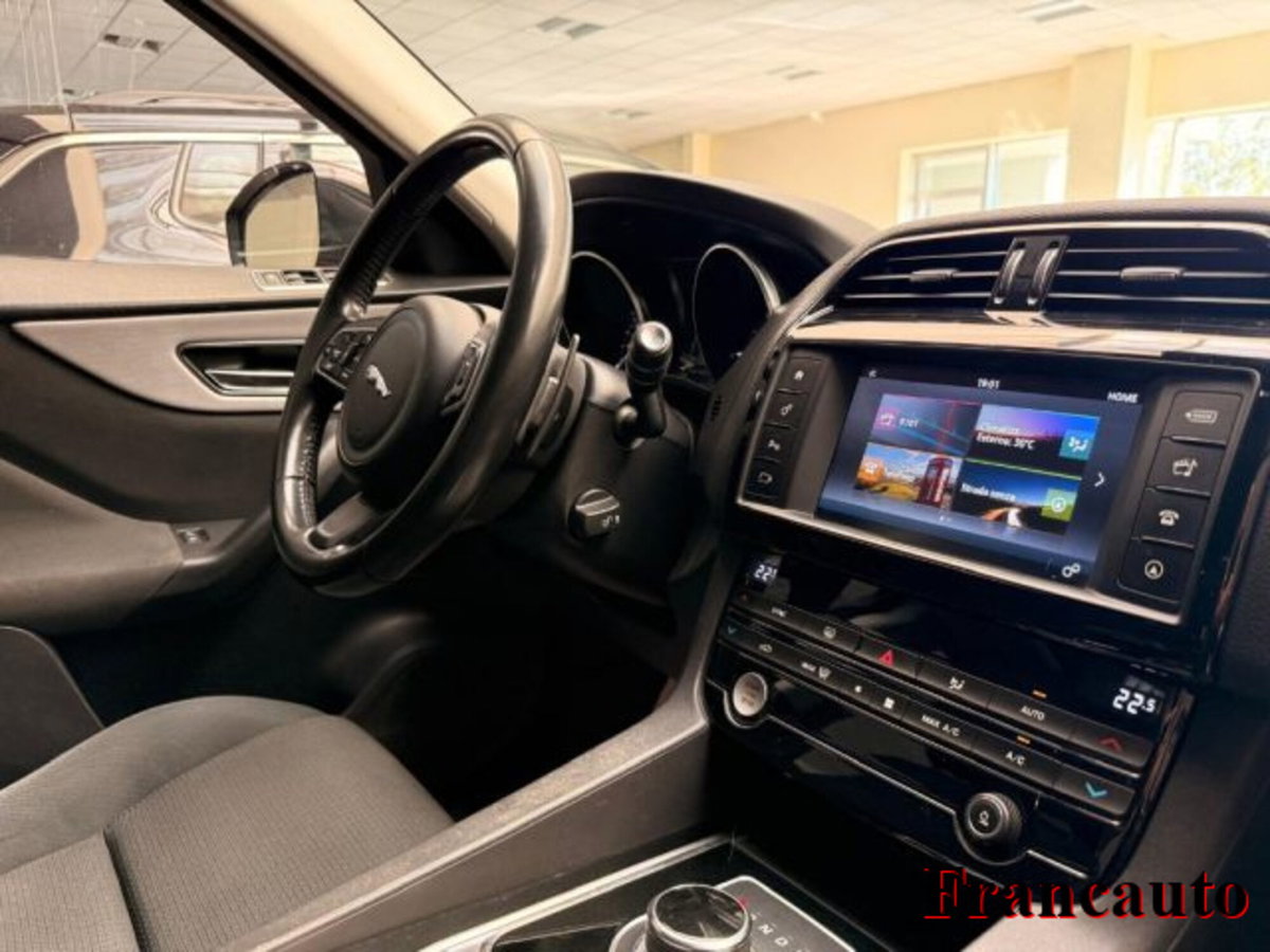 Jaguar F-Pace 2.0 D 180 CV aut. Portfolio (7)