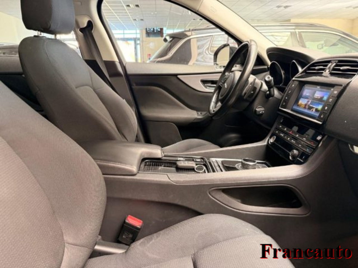 Jaguar F-Pace 2.0 D 180 CV aut. Portfolio (9)