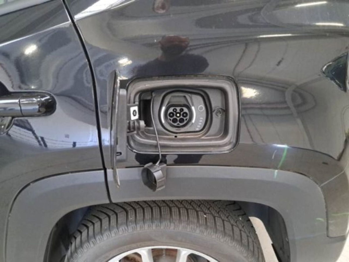 Jeep Renegade 1.3 T4 190CV PHEV 4xe AT6 Limited (16)