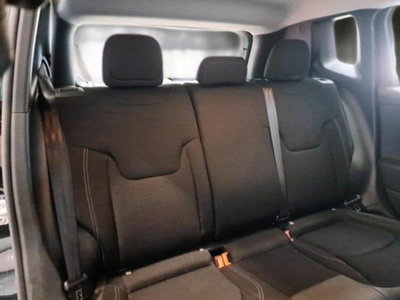 Jeep Renegade 1.3 T4 190CV PHEV 4xe AT6 Limited (8)