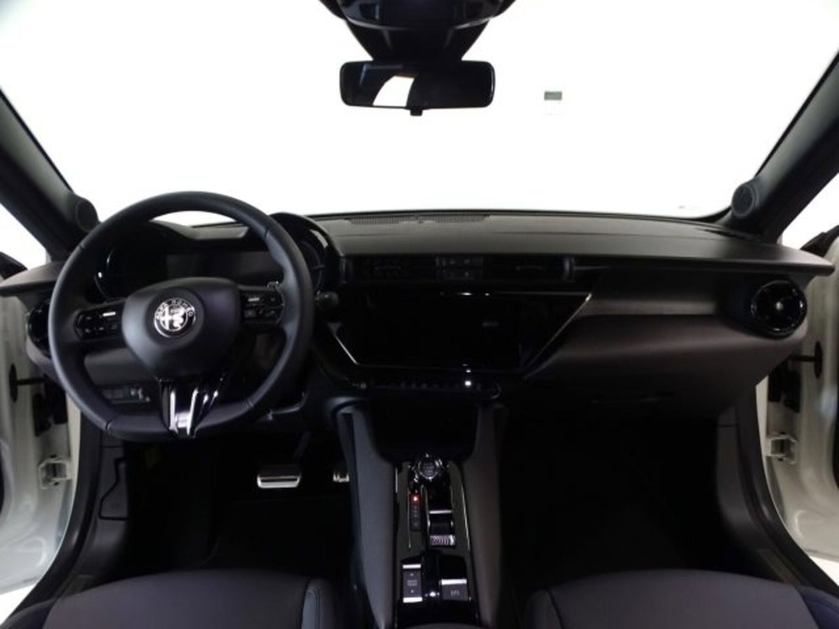 Alfa Romeo Junior elettrica Speciale 156cv (17)
