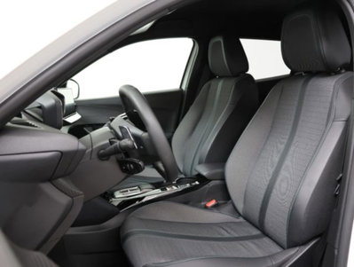Peugeot 2008 PureTech 130 S&S EAT8 Allure Pack (8)