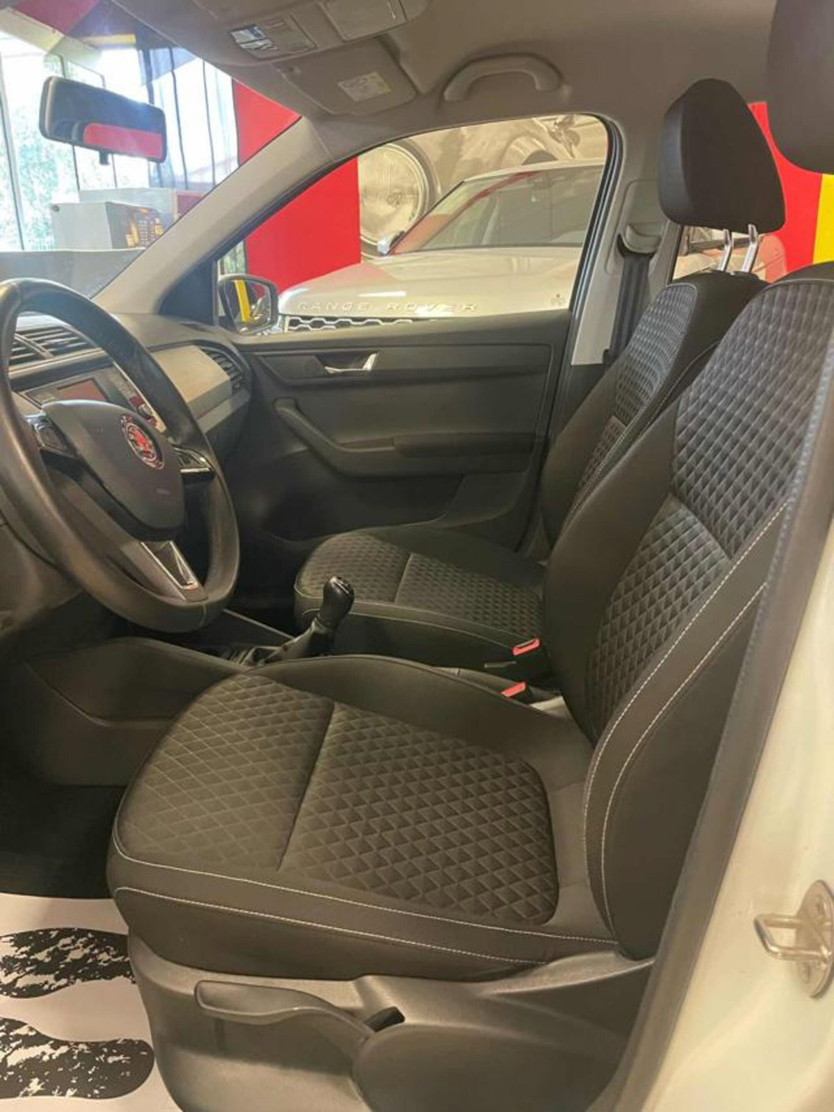 Skoda Fabia 1.0 MPI 60 CV Design Edition (11)