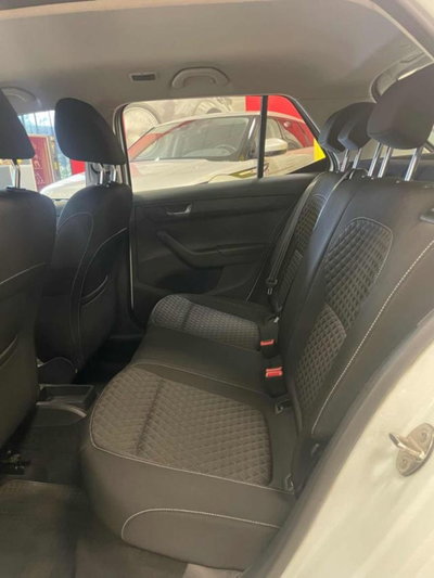 Skoda Fabia 1.0 MPI 60 CV Design Edition (12)