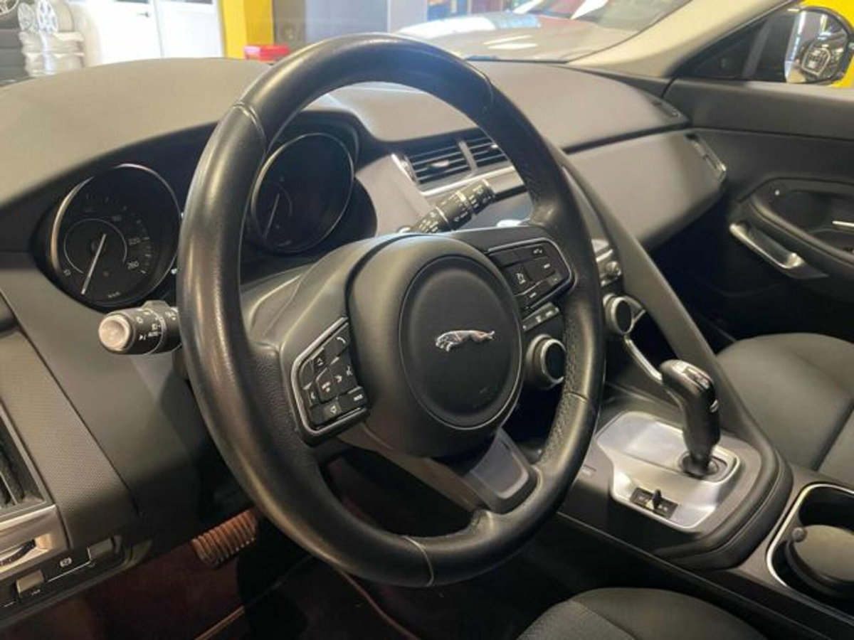 Jaguar E-Pace 2.0D 150 CV AWD aut. (13)