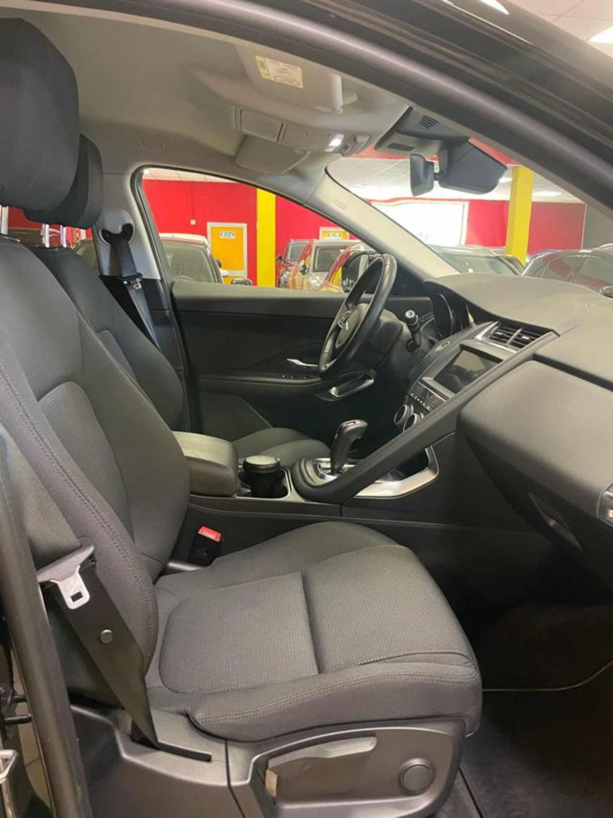 Jaguar E-Pace 2.0D 150 CV AWD aut. (4)