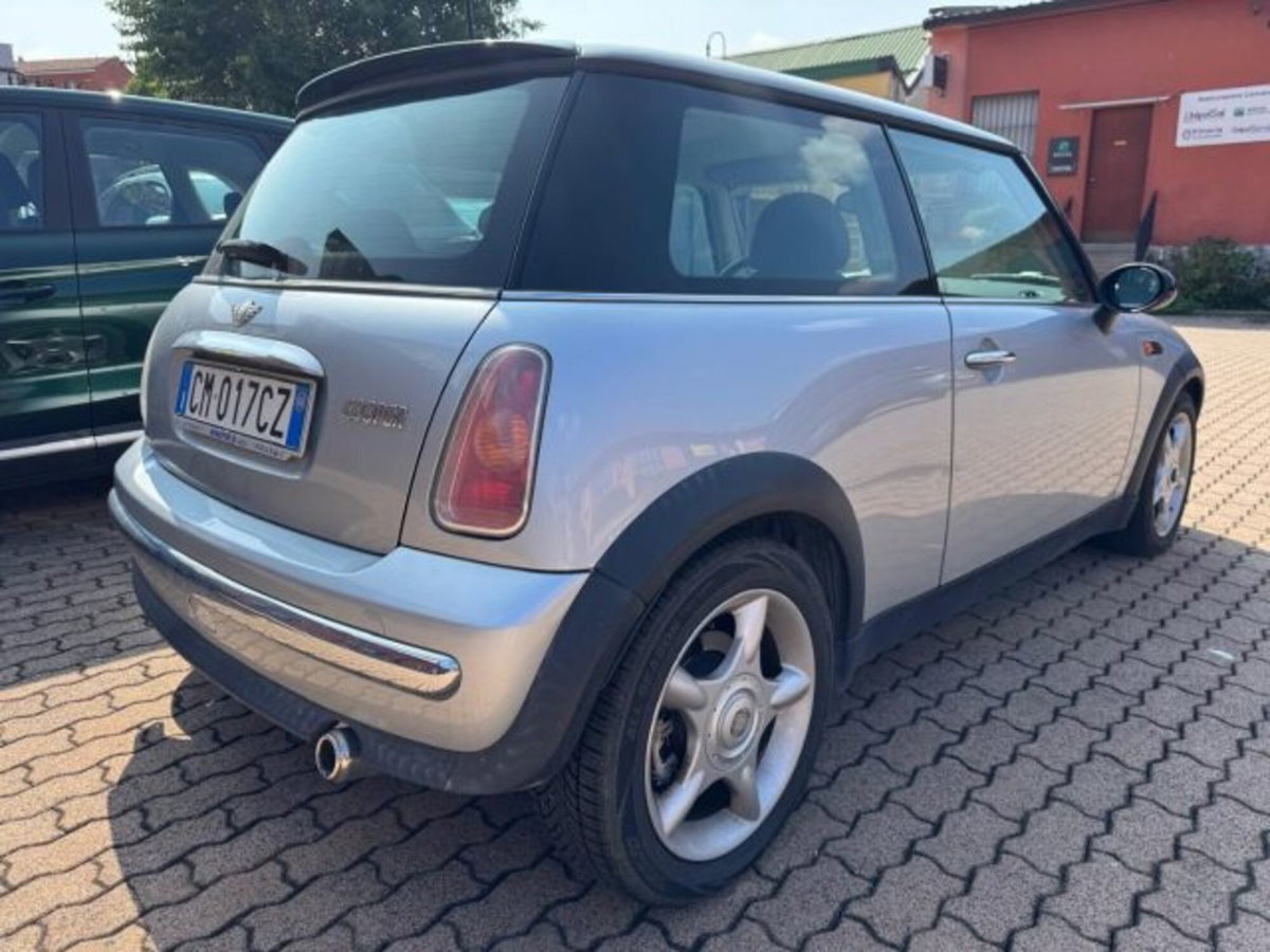 MINI Mini 1.6 16V Cooper (5)