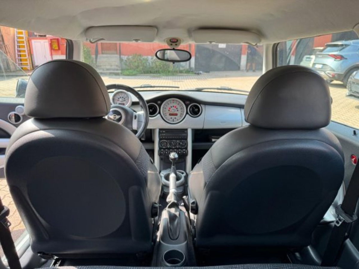 MINI Mini 1.6 16V Cooper (8)