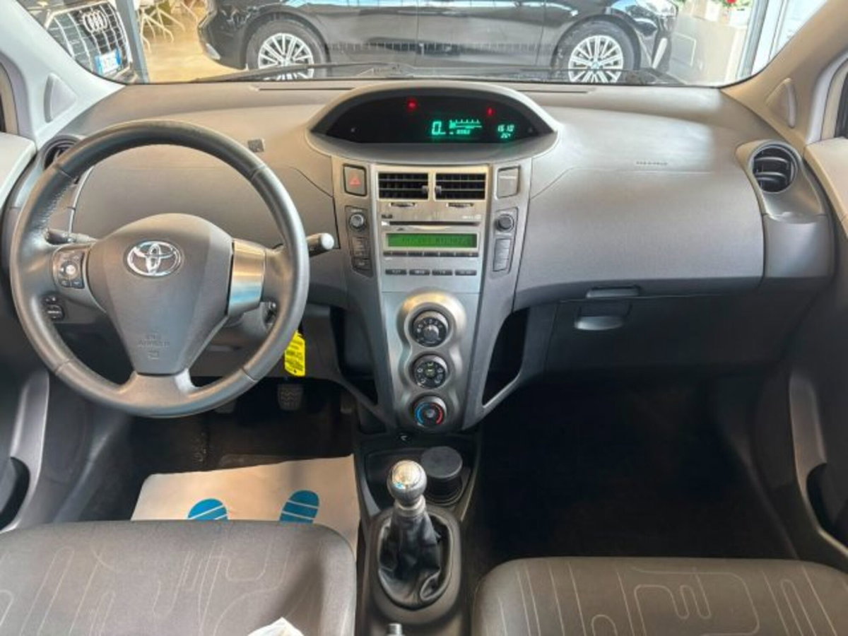 Toyota Yaris 1.0 5 porte (11)