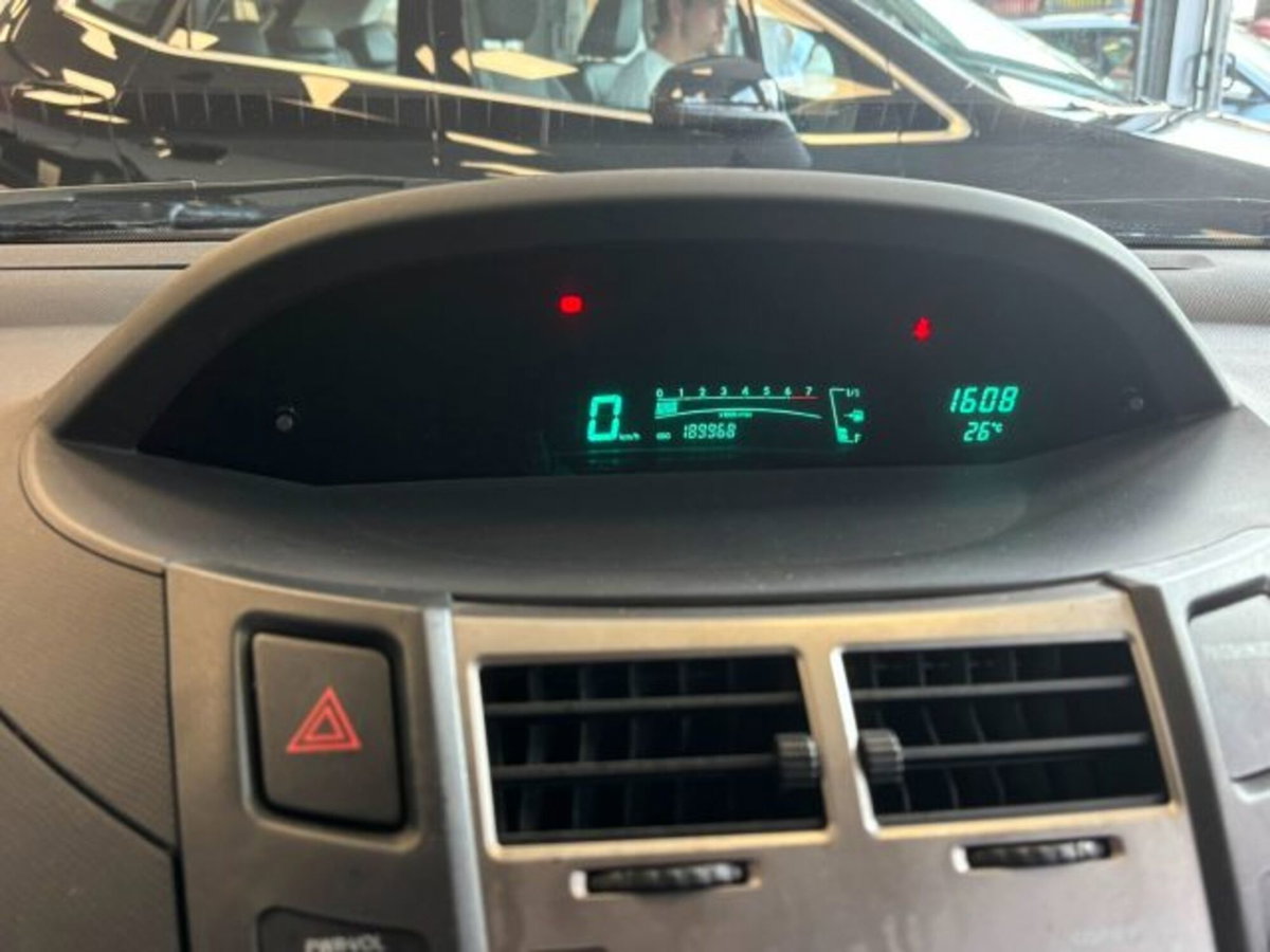 Toyota Yaris 1.0 5 porte (13)