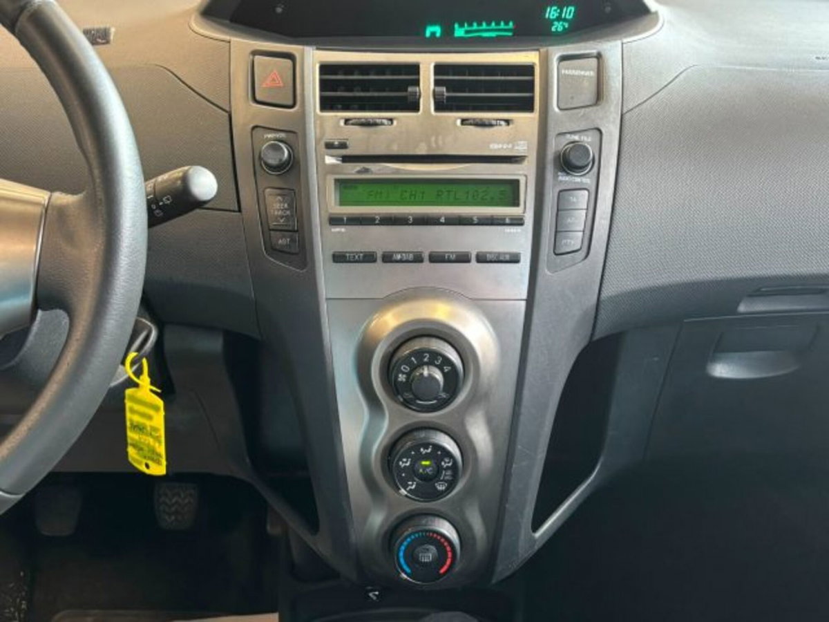 Toyota Yaris 1.0 5 porte (14)