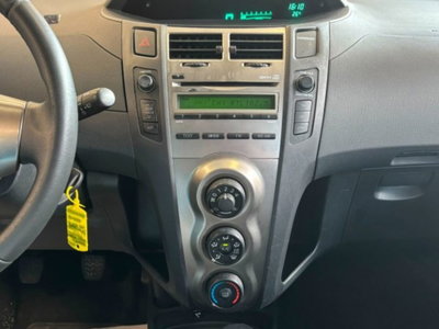 Toyota Yaris 1.0 5 porte (14)