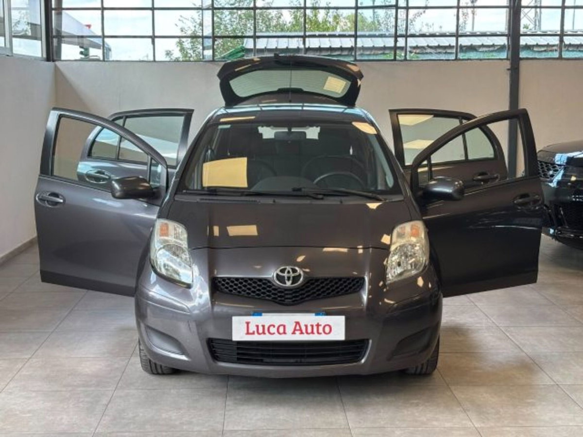 Toyota Yaris 1.0 5 porte (2)