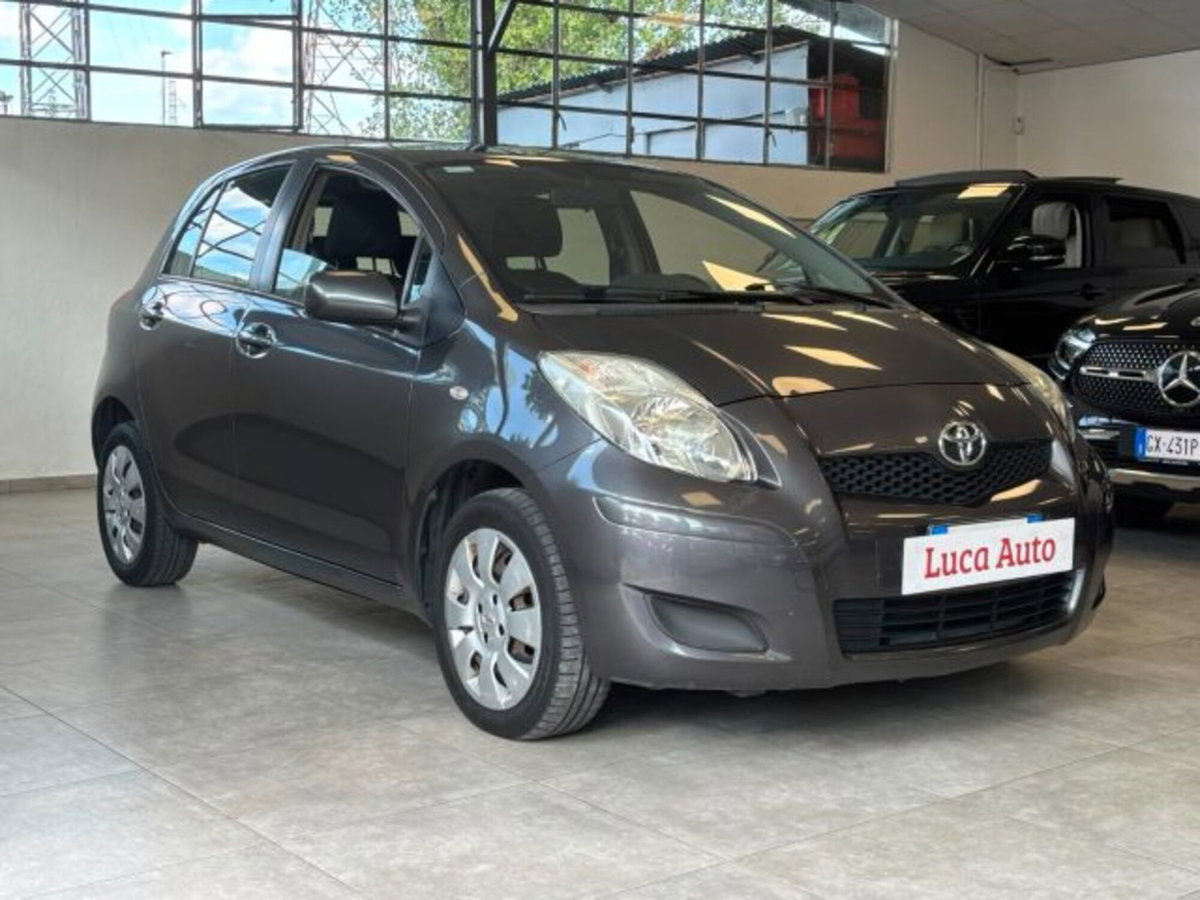 Toyota Yaris 1.0 5 porte (3)