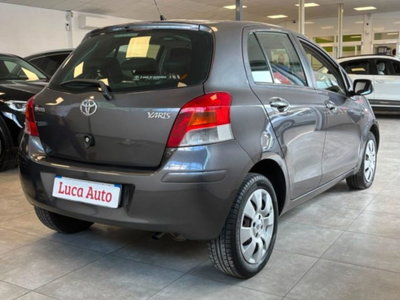 Toyota Yaris 1.0 5 porte (4)