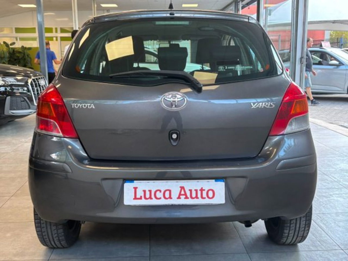 Toyota Yaris 1.0 5 porte (5)