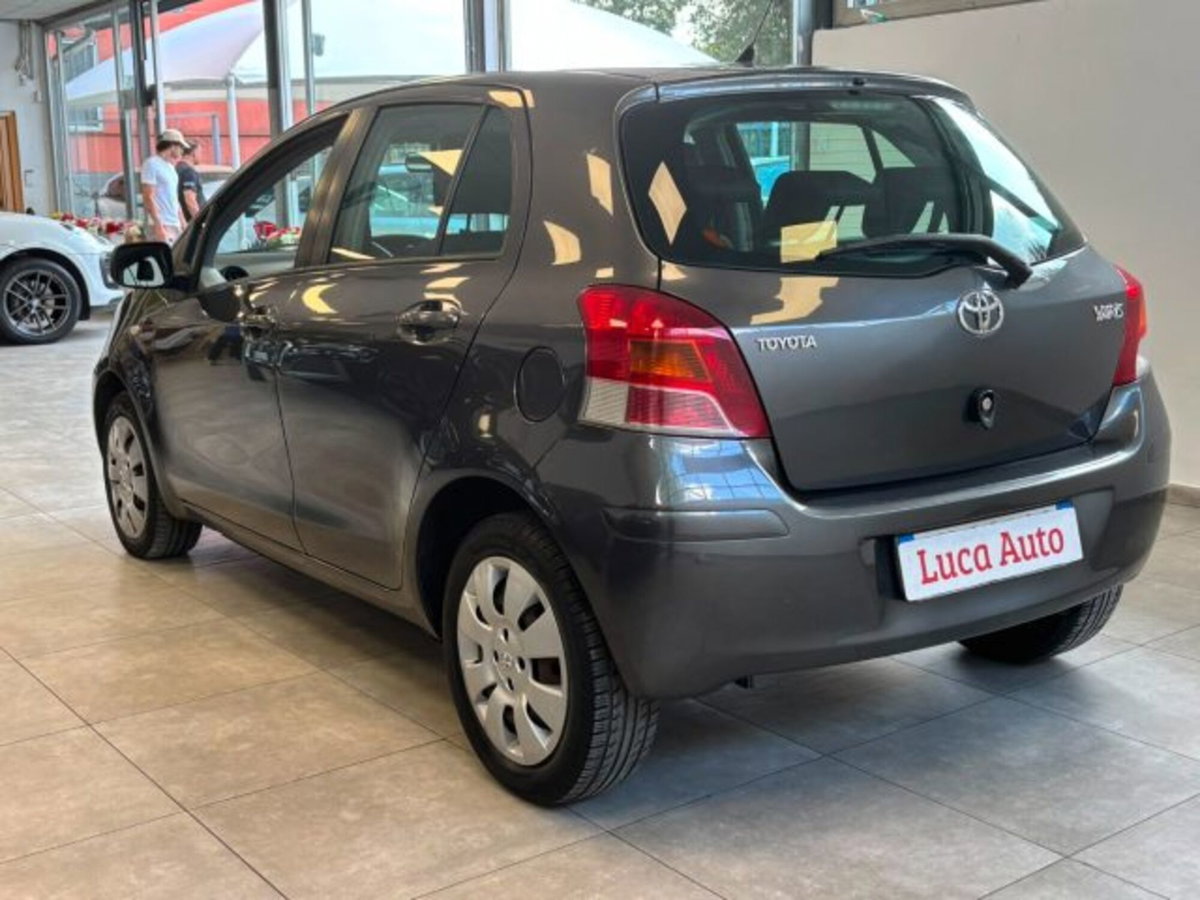 Toyota Yaris 1.0 5 porte (6)