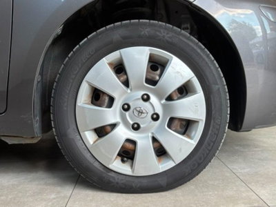Toyota Yaris 1.0 5 porte (7)