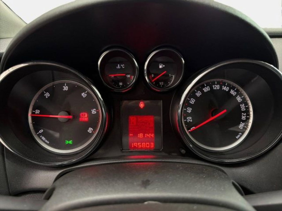 Opel Astra 1.7 CDTI 110CV 5 porte Cosmo (8)