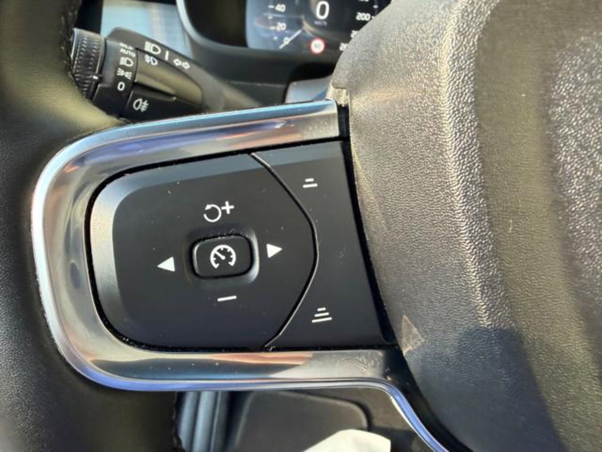 Volvo XC40 T4 Recharge Plug-in Hybrid automatico Core (17)