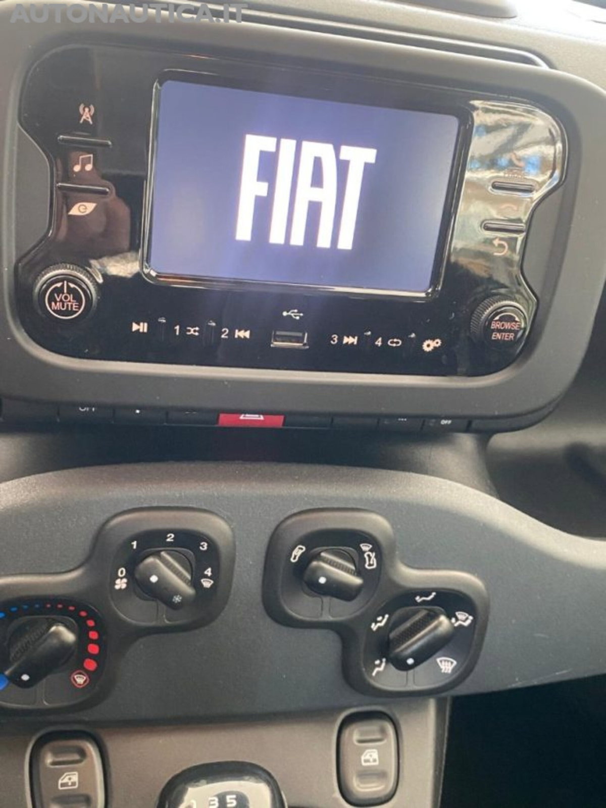 Fiat Panda 1.0 firefly hybrid Icon s&s 70cv (12)