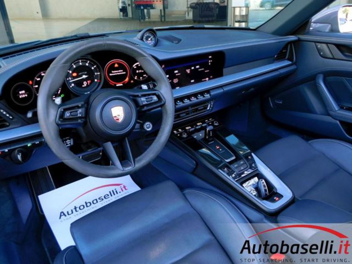 Porsche 911 Cabrio Cabrio 3.0 Carrera 4 GTS (2)