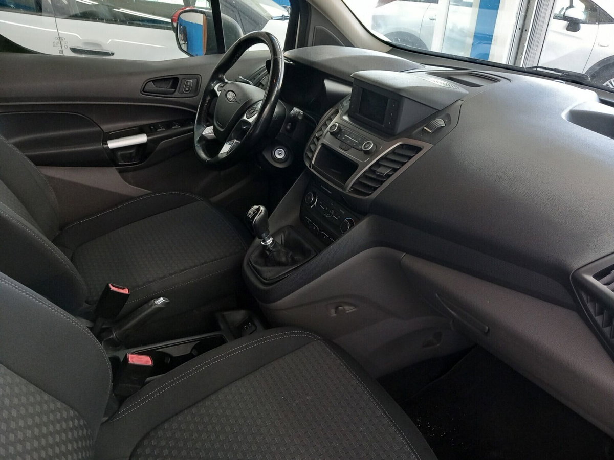 Ford Tourneo Connect 1.5 TDCi 120 CV Titanium (17)
