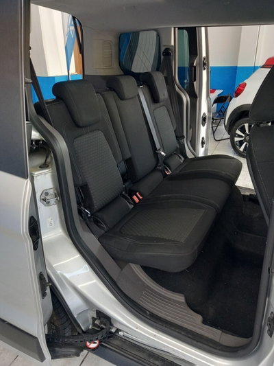 Ford Tourneo Connect 1.5 TDCi 120 CV Titanium (18)