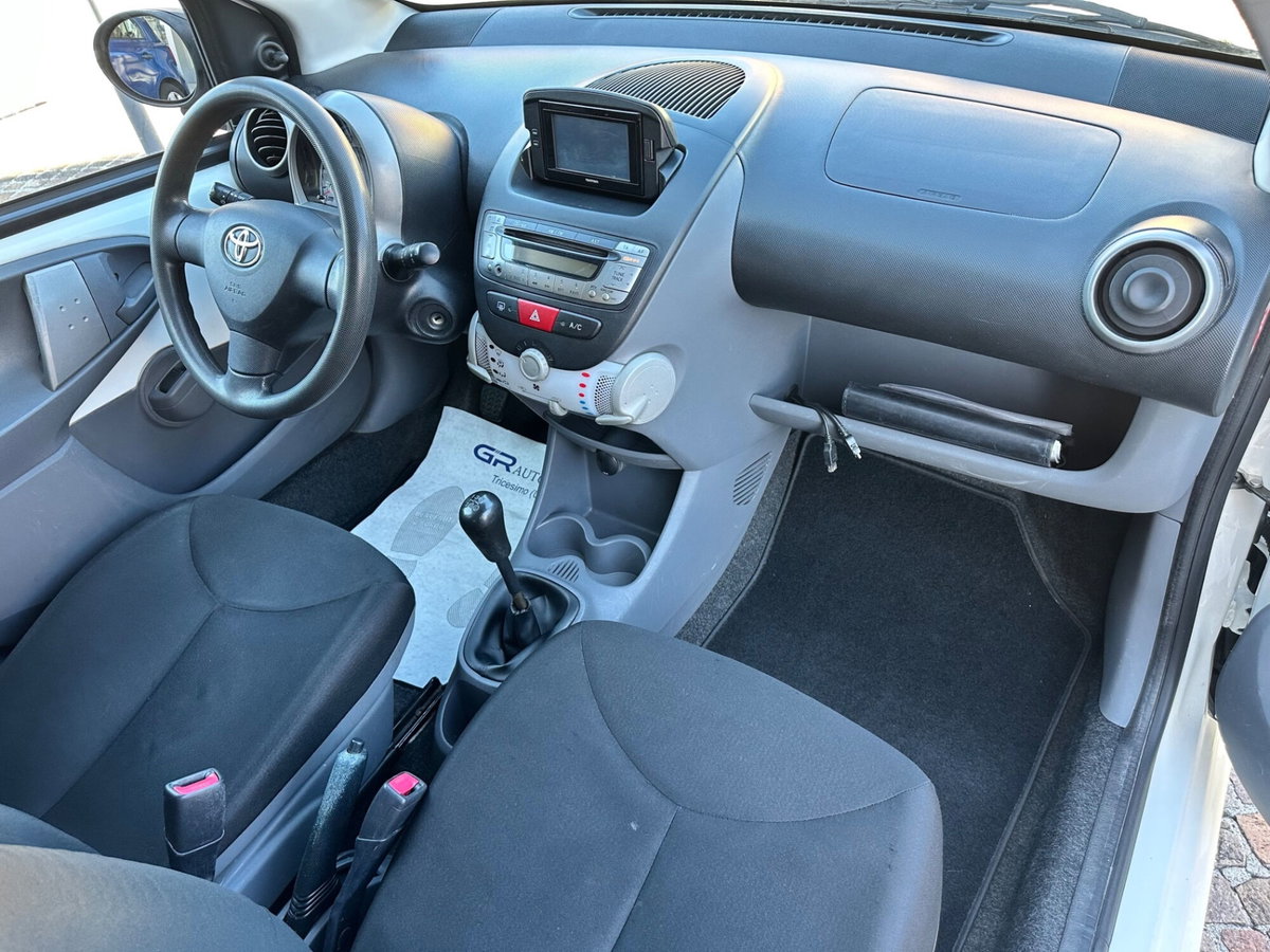 Toyota Aygo 1.0 12V VVT-i 5 porte Sol Connect (11)