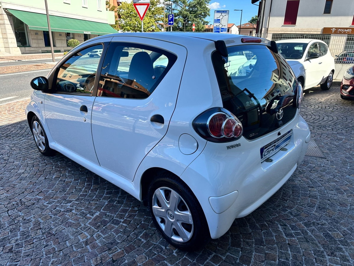 Toyota Aygo 1.0 12V VVT-i 5 porte Sol Connect (6)
