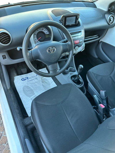 Toyota Aygo 1.0 12V VVT-i 5 porte Sol Connect (9)