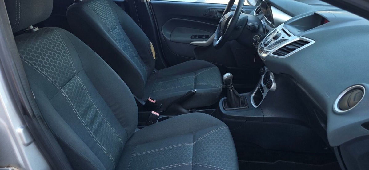 Ford Fiesta 1.4 TDCi 5p. Ghia (18)